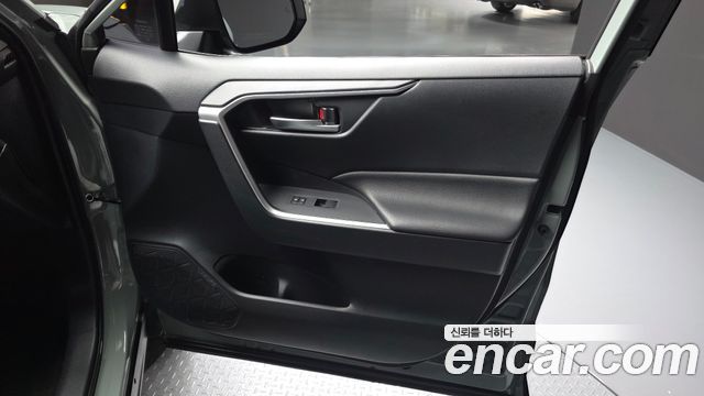 Toyota RAV4 (V) 2.5 2WD 2019 — фото 24