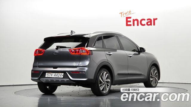 Kia Niro Prestige 2018 — фото 2