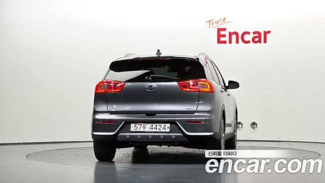 Kia Niro Prestige 2018 — фото 4