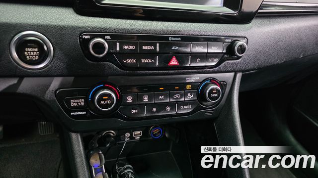 Kia Niro Prestige 2018 — фото 16
