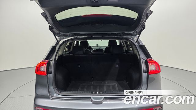 Kia Niro Prestige 2018 — фото 20