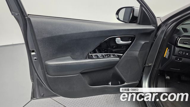 Kia Niro Prestige 2018 — фото 24