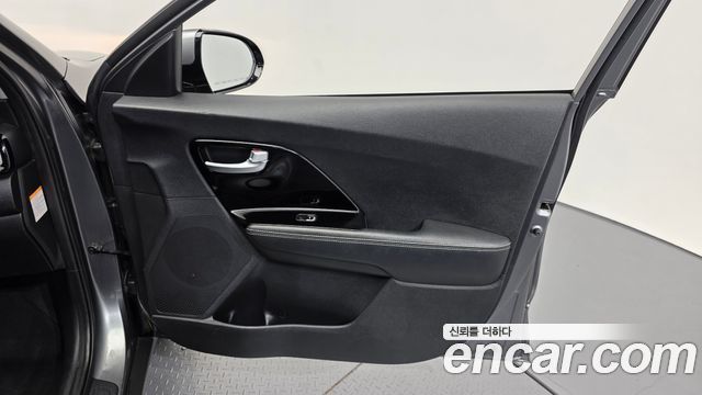Kia Niro Prestige 2018 — фото 25