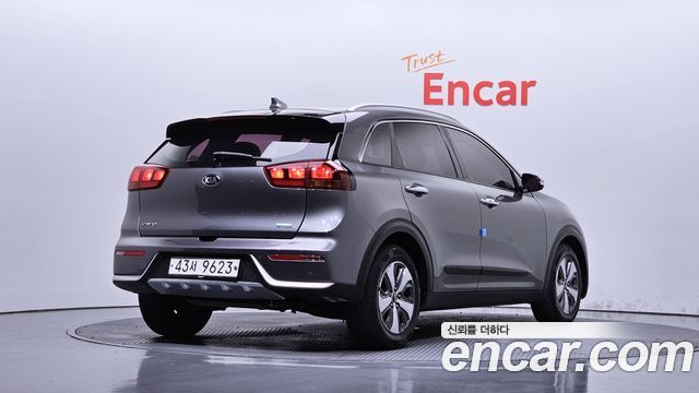 Kia Niro Luxury 2018 — фото 2
