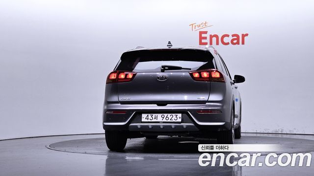 Kia Niro Luxury 2018 — фото 4