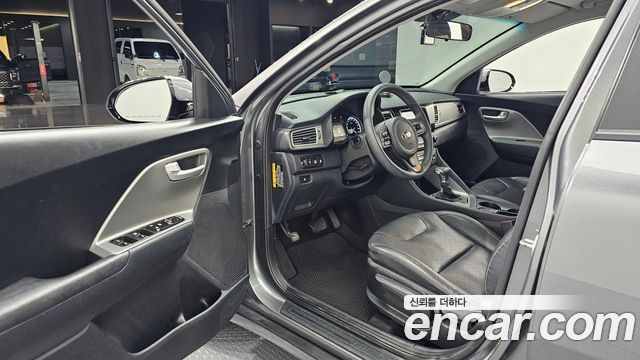 Kia Niro Luxury 2018 — фото 10
