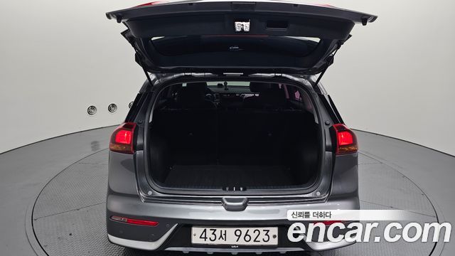 Kia Niro Luxury 2018 — фото 20