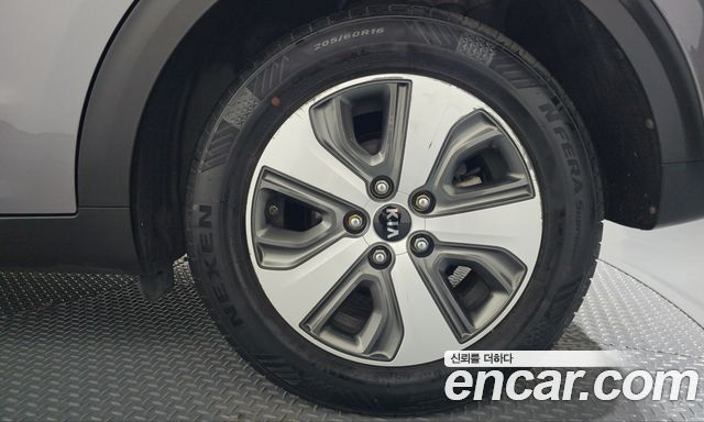 Kia Niro Luxury 2018 — фото 21