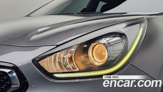 Kia Niro Luxury 2018 — фото 22