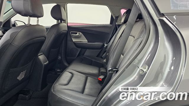 Kia Niro Luxury 2018 — фото 26