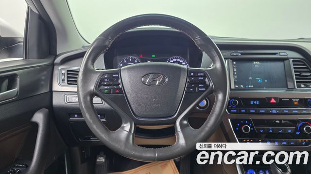Hyundai Sonata (LF) 2.0 Care+ 2017 — фото 17