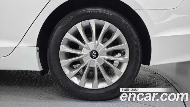 Hyundai Sonata (LF) 2.0 Care+ 2017 — фото 27