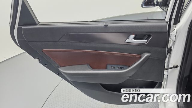 Hyundai Sonata (LF) 2.0 Care+ 2017 — фото 31