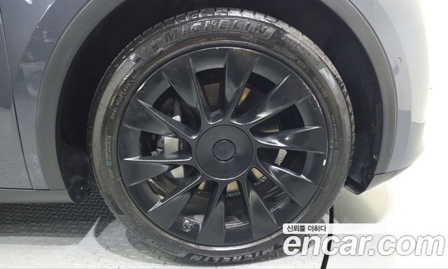 Tesla Model Y Standard Range RWD 2021 — фото 27