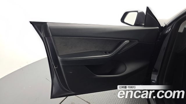 Tesla Model Y Standard Range RWD 2021 — фото 30
