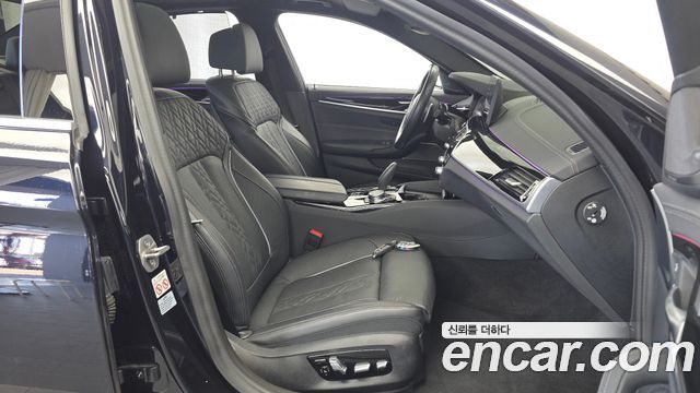 BMW 5 Series (G30) 530i xDrive M Sport Package 2023 — фото 11