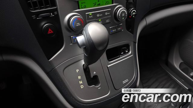 Hyundai Grand Starex 11-Seater Wagon CVX Premium 2014 — фото 9