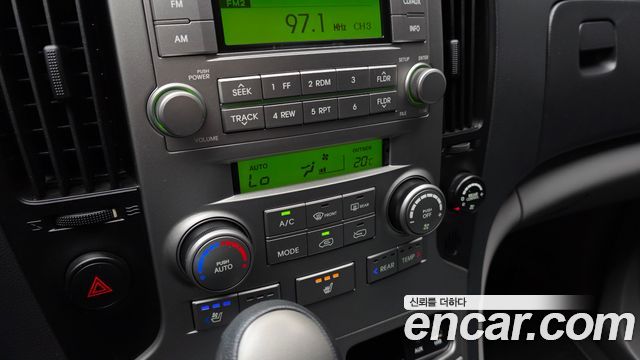 Hyundai Grand Starex 11-Seater Wagon CVX Premium 2014 — фото 17