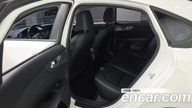 Kia K3 Luxury 2020 — фото 11