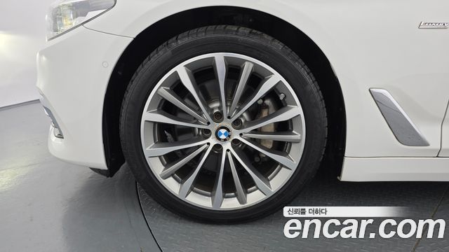 BMW 5 Series (G30) 540i xDrive Luxury Plus 2018 — фото 5
