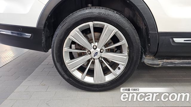 Ford Explorer 2.3 Limited 4WD 5th 2018 — фото 5
