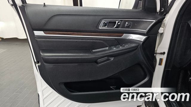 Ford Explorer 2.3 Limited 4WD 5th 2018 — фото 24