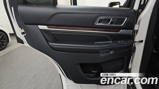Ford Explorer 2.3 Limited 4WD 5th 2018 — фото 25