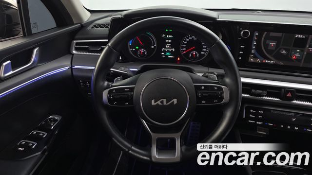 Kia K5 Hybrid (III) Trendy 2023 — фото 13