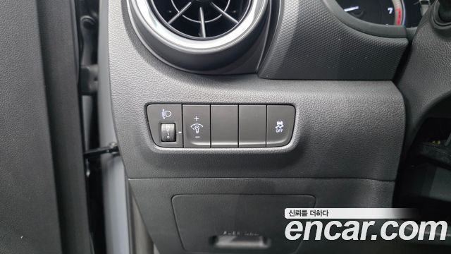 Hyundai Kona Gasoline 2.0 2WD Smart 2021 — фото 20