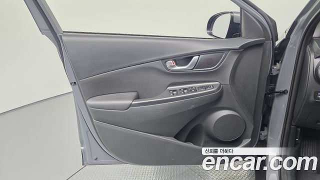 Hyundai Kona Gasoline 2.0 2WD Smart 2021 — фото 24