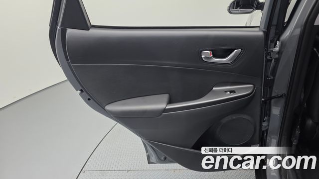 Hyundai Kona Gasoline 2.0 2WD Smart 2021 — фото 25