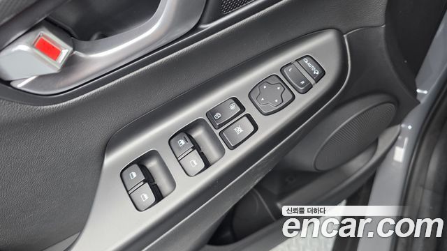 Hyundai Kona Gasoline 2.0 2WD Smart 2021 — фото 28