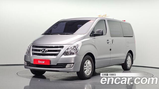 Hyundai Grand Starex 3-Seater VAN Smart