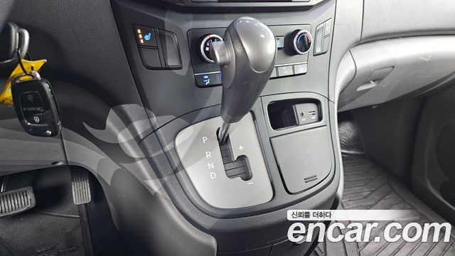 Hyundai Grand Starex 3-Seater VAN Smart 2016 — фото 9