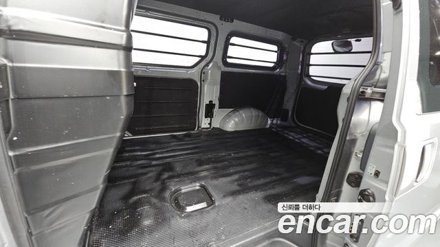 Hyundai Grand Starex 3-Seater VAN Smart 2016 — фото 11