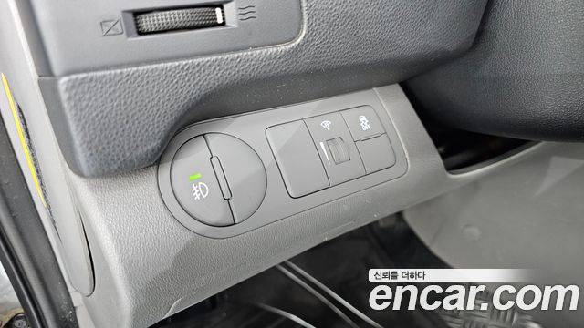 Hyundai Grand Starex 3-Seater VAN Smart 2016 — фото 27