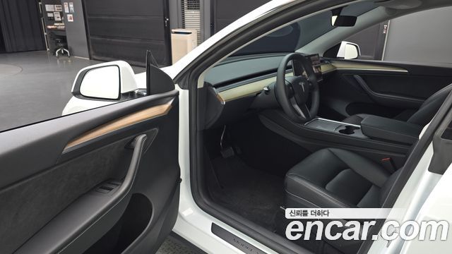 Tesla Model Y RWD 2023 — фото 10