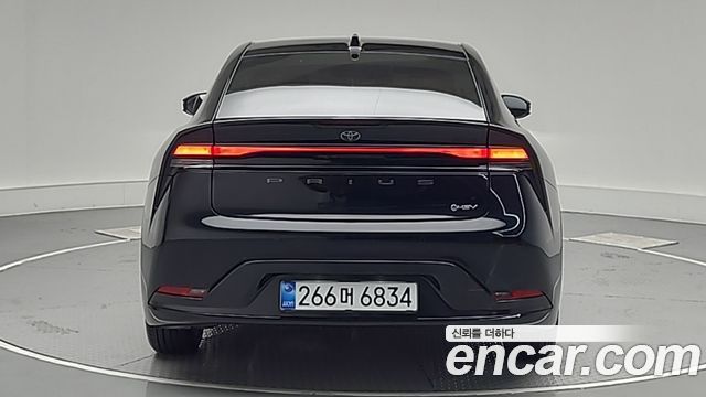 Toyota Prius (V) 2.0 XLE AWD 2026 — фото 4