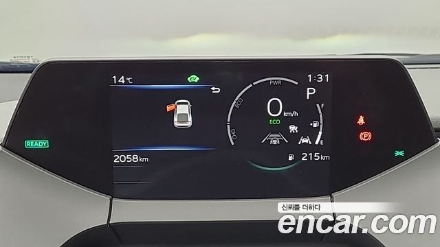 Toyota Prius (V) 2.0 XLE AWD 2026 — фото 8