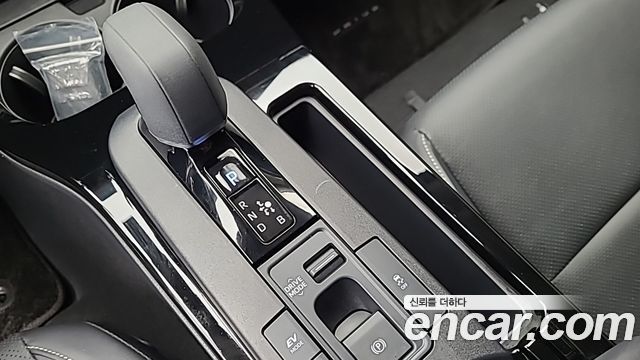 Toyota Prius (V) 2.0 XLE AWD 2026 — фото 9