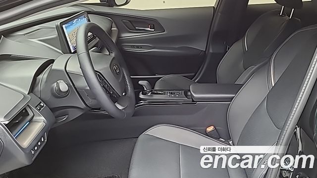 Toyota Prius (V) 2.0 XLE AWD 2026 — фото 10