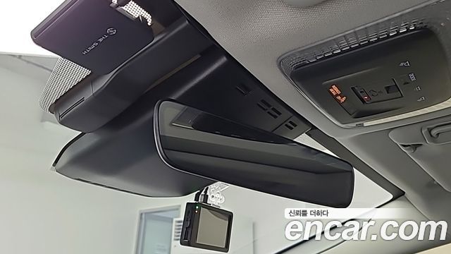 Toyota Prius (V) 2.0 XLE AWD 2026 — фото 18