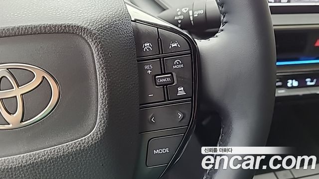 Toyota Prius (V) 2.0 XLE AWD 2026 — фото 21