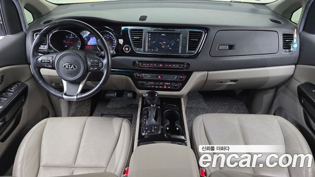Kia Carnival 7-seater Limousine President 2016 — фото 7