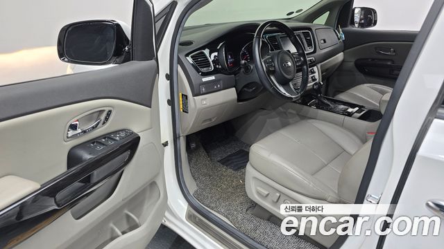 Kia Carnival 7-seater Limousine President 2016 — фото 10