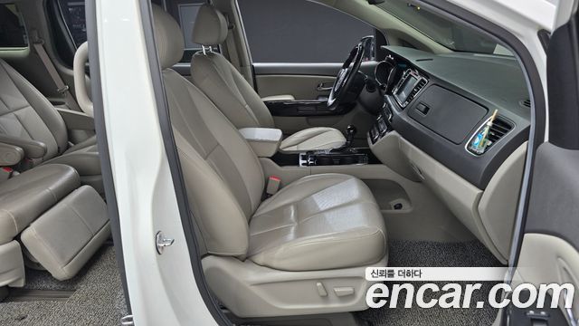 Kia Carnival 7-seater Limousine President 2016 — фото 11