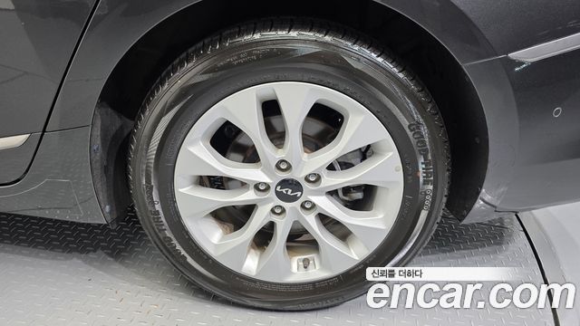 Kia K8 2.5 Gasoline 2WD Noblesse 2022 — фото 5