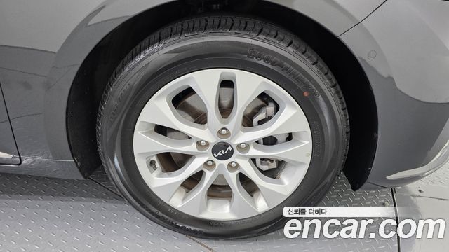 Kia K8 2.5 Gasoline 2WD Noblesse 2022 — фото 21