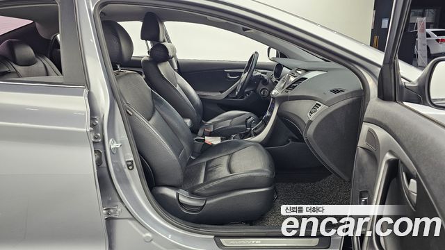 Hyundai Avante 1.6 GDi Smart Standard 2015 — фото 11