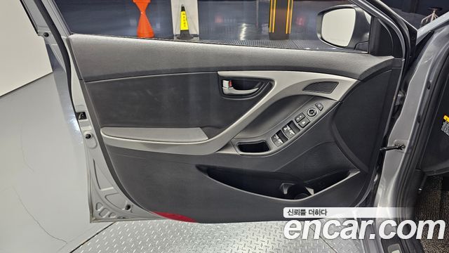 Hyundai Avante 1.6 GDi Smart Standard 2015 — фото 24